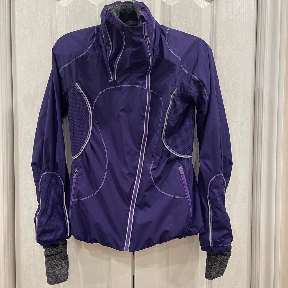 Lululemon running jacket/windbreaker size 4
